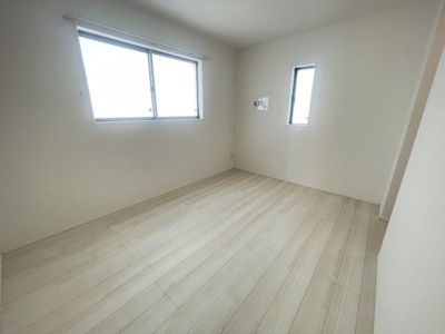 【洋室】 | うるま市豊原2期（全3棟）1号棟 | 1号棟　洋室6.25帖＋WIC付き♪（WIC×3ヶ所）