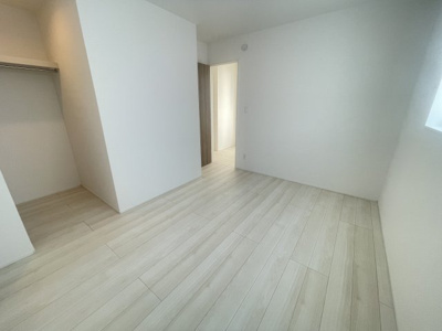 【洋室】 | うるま市豊原2期（全3棟）1号棟 | 1号棟　洋室6.25帖＋WIC付き♪（WIC×3ヶ所）