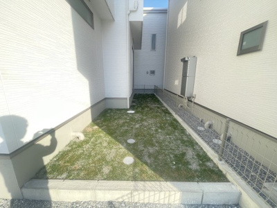 【庭】 | うるま市豊原2期（全3棟）1号棟 | 1号棟　お庭付き♪