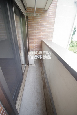 【バルコニー】 | フレイル | お洗濯にも便利なバルコニー付き