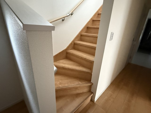 二丈深江7丁目　新築戸建　2棟のその他|階段
