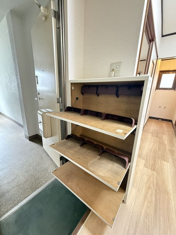 しゅんせいハイツⅢの玄関