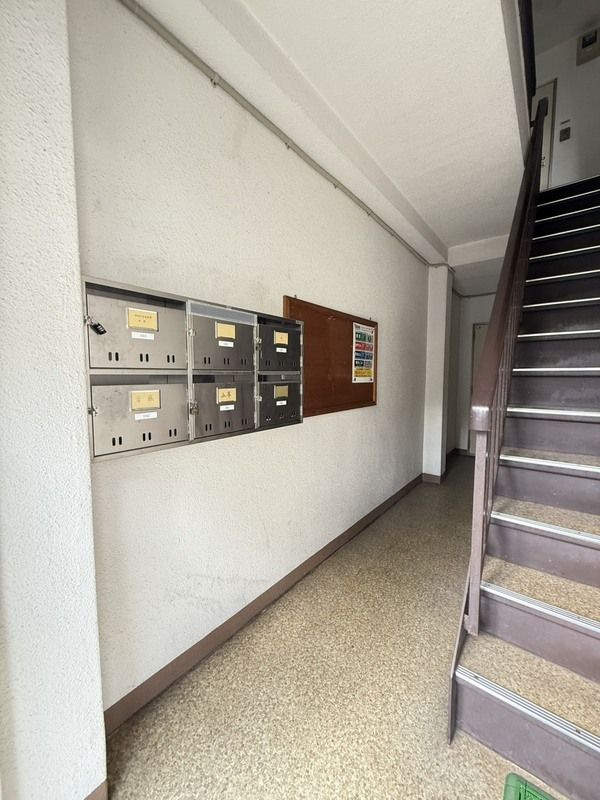 しゅんせいハイツⅢのロビー