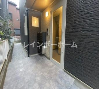 ジーメゾン大宮日進ウエストのエントランス