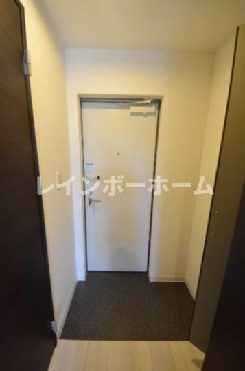 ジーメゾン大宮日進ウエストの玄関