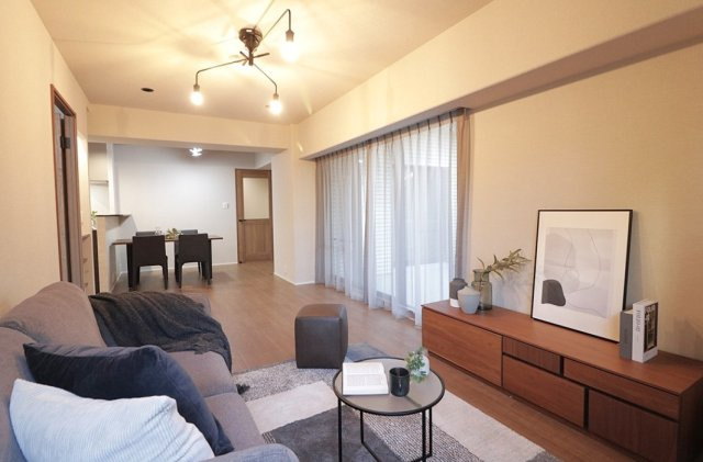 グランフェルティ本山の居間・リビング