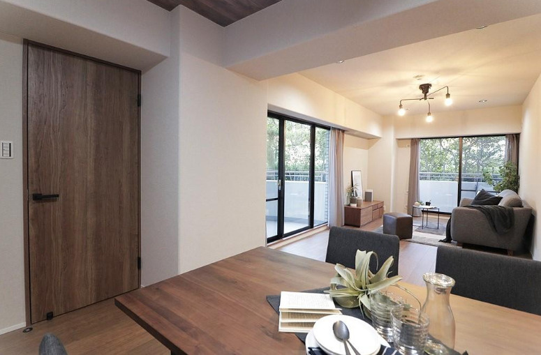 グランフェルティ本山の居間・リビング