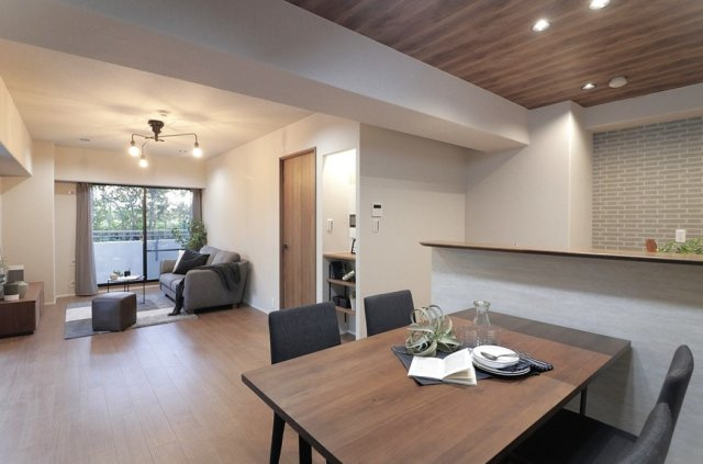 グランフェルティ本山の居間・リビング