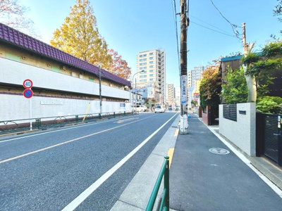 【前面道路含む現地写真】 | 江戸川区東小岩5丁目中古住宅 | 全面道路
