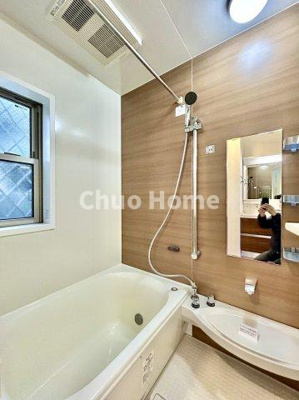 【浴室】 | 江戸川区東小岩5丁目中古住宅 | 【バスルーム】暖房換気乾燥機付きシステムバスルーム。暖房・冷風・換気・乾燥など、毎日を快適に過ごせるうれしい機能が揃っています。雨の日の洗濯物も安心です。