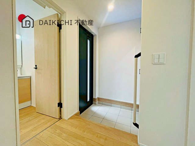 【玄関】 | LIGNAGE 白岡市岡泉　新築戸建　全1棟　1号棟