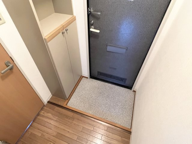 リビング清水町の玄関