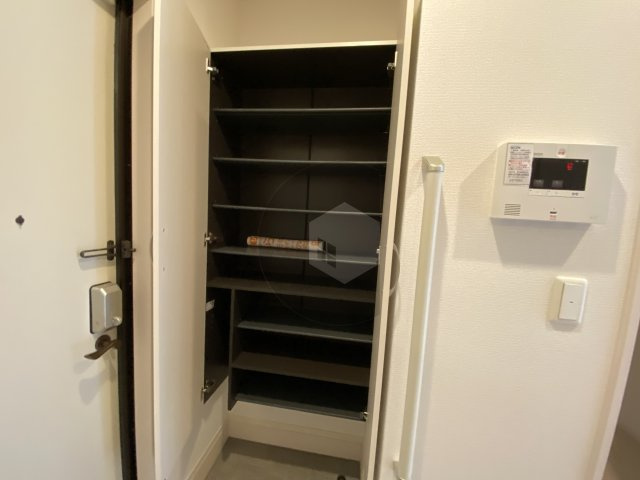 東大阪市御厨南３丁目のハイツの収納