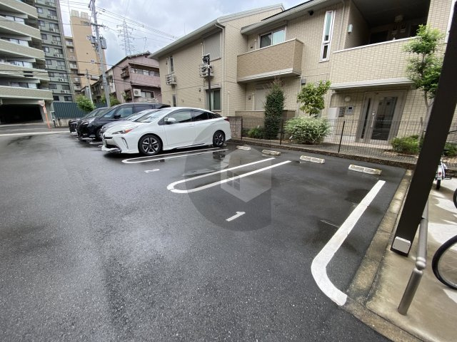 東大阪市御厨南３丁目のハイツの駐車場