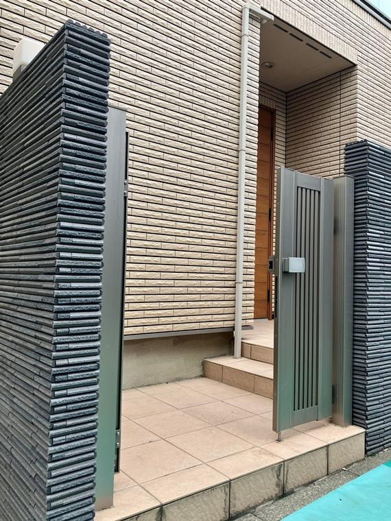 代沢戸建のエントランス