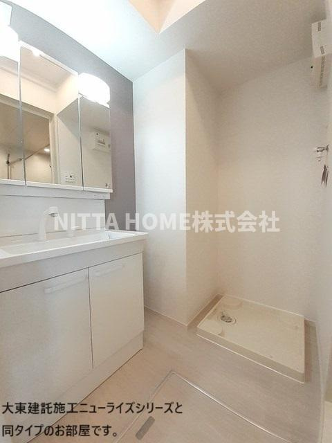 ソレイユいぬいの洗面所|【完成イメージ図】三面鏡のシャワー付き洗面台★