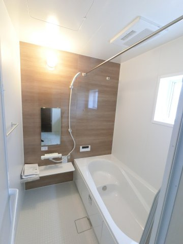 多久市北多久町1号棟の内観：施工例|1日の疲れがとれる、ゆったりとしたバスルーム。便利な浴室乾燥暖房機を完備。