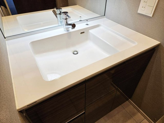 ベイシティタワーズ神戸WESTの独立洗面台|独立洗面台、朝の身支度には欠かせません