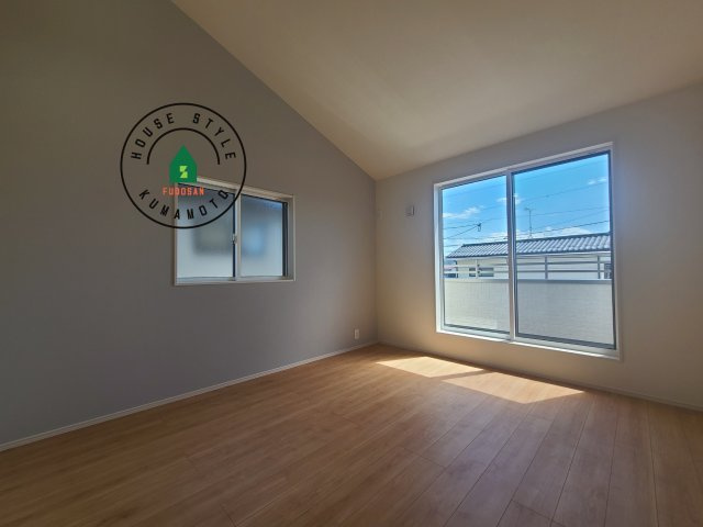 合志市須屋第16-7棟(1号棟)の内観：施工例|主寝室には収納力に優れたクローゼットがありますので、お部屋もすっきり片付きます。