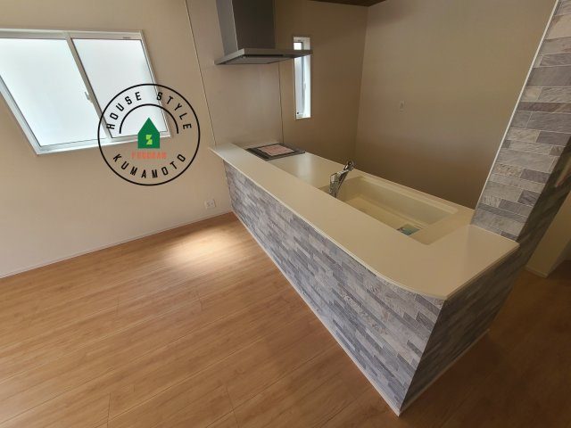 合志市須屋第16-7棟(1号棟)の内観：施工例|キッチンから立ち込める香りが今日の料理を期待させます。