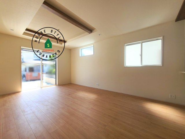 合志市須屋第16-7棟(1号棟)の内観：施工例|キッチンからリビングをしっかり確認できます。家族の笑顔があふれる空間になりそうですね。