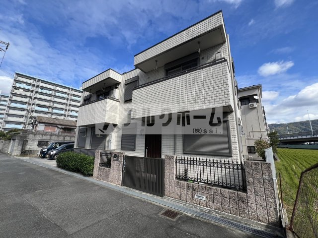メゾンエルドォレの外観