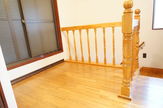 中古戸建　大東市泉町２丁目（昭和60年築）のその他|2階廊下からバルコニーへ出ることができます。