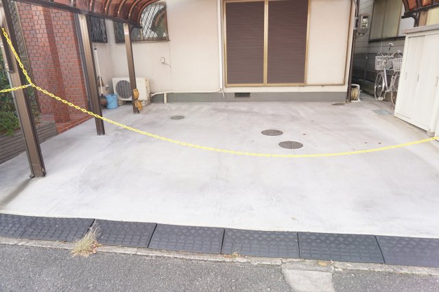 中古戸建　大東市泉町２丁目（昭和60年築）の駐車場