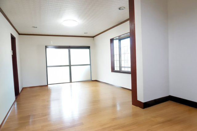 中古戸建　大東市泉町２丁目（昭和60年築）の居間・リビング