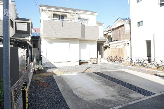 中古戸建　四條畷市南野４丁目（平成30年築）の駐車場|4台分広々スペース