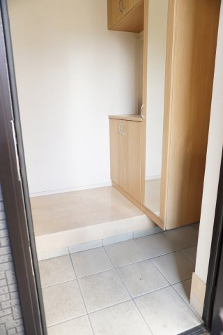 中古戸建　四條畷市南野４丁目（平成30年築）の玄関