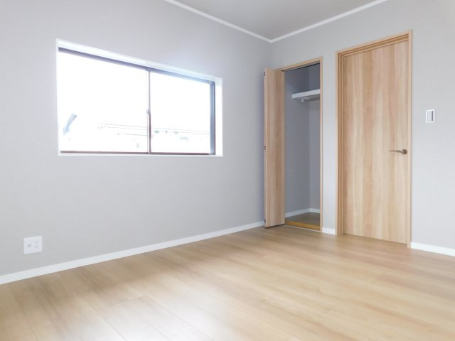 名古屋市港区船頭場３丁目の中古一戸建の洋室|◇２階洋室◇　　明るい洋室約６．０帖　収納２ヶ所完備！　（２０２５年７月リフォーム済）