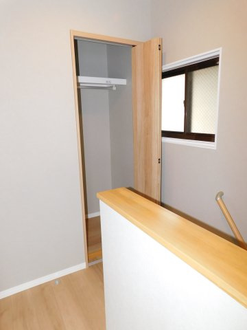 名古屋市港区船頭場３丁目の中古一戸建の収納|◇２階ホール収納◇　　掃除道具などの収納に便利です！　