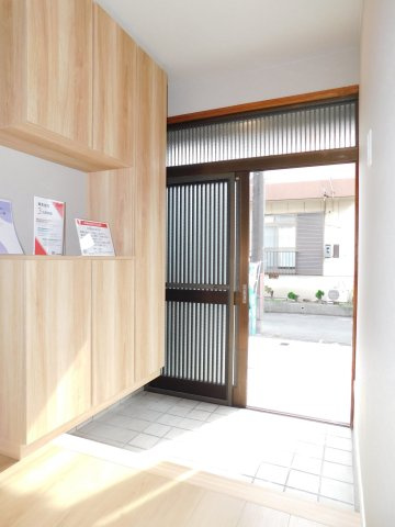 名古屋市港区船頭場３丁目の中古一戸建の玄関|◇玄関収納◇　　家族の靴などをしっかりと収納できます！