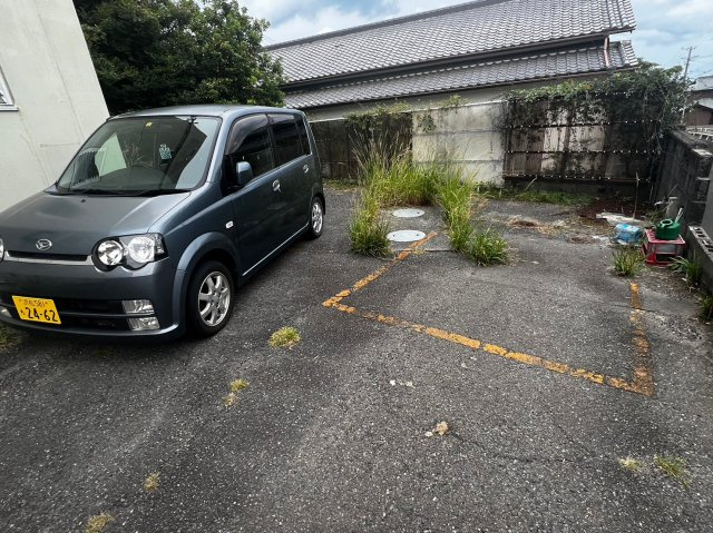 御前崎市１棟アパートの駐車場
