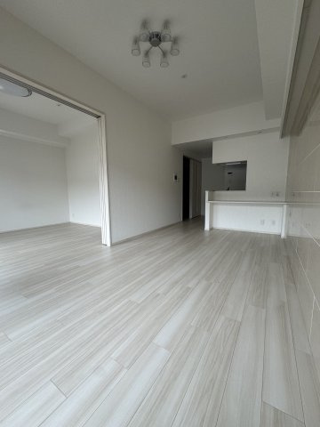 カラーパターン偶数階:ホワイト基調 奇数階:ブラウン基調