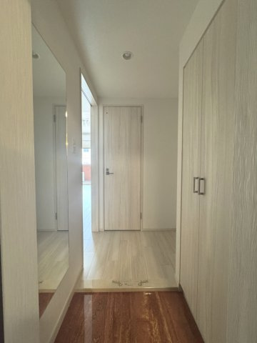 カラーパターン偶数階:ホワイト基調 奇数階:ブラウン基調