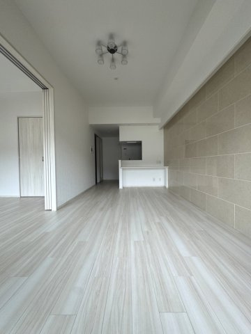 カラーパターン偶数階:ホワイト基調 奇数階:ブラウン基調