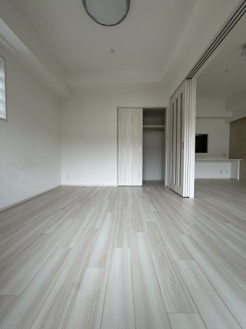 カラーパターン偶数階:ホワイト基調 奇数階:ブラウン基調