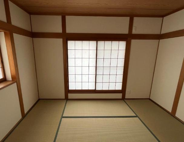 泉町2丁目　中古一戸建ての寝室|洋室6.0帖
■物件内覧・資金計画相談・住宅ローン相談、リフォーム相談、お問合せ受付中■
※当日・翌日のご内覧、ご相談はお電話でのお問合せがスムーズです！