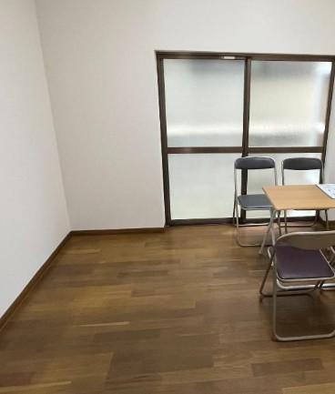 泉町2丁目　中古一戸建ての居間・リビング|LDK9.7帖
■物件内覧・資金計画相談・住宅ローン相談、リフォーム相談、お問合せ受付中■
※当日・翌日のご内覧、ご相談はお電話でのお問合せがスムーズです！