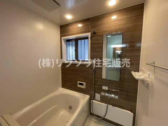 泉町2丁目　中古一戸建ての浴室|換気窓付き
■物件内覧・資金計画相談・住宅ローン相談、リフォーム相談、お問合せ受付中■
※当日・翌日のご内覧、ご相談はお電話でのお問合せがスムーズです！