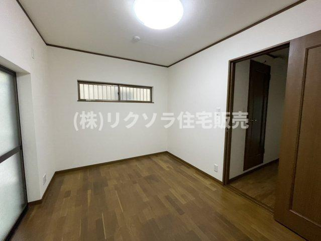 泉町2丁目　中古一戸建ての洋室|洋室6.0帖
■物件内覧・資金計画相談・住宅ローン相談、リフォーム相談、お問合せ受付中■
※当日・翌日のご内覧、ご相談はお電話でのお問合せがスムーズです！