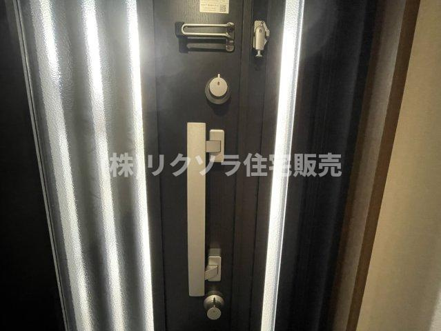 泉町2丁目　中古一戸建ての防犯設備|ツーシリンダー錠
■物件内覧・資金計画相談・住宅ローン相談、リフォーム相談、お問合せ受付中■
※当日・翌日のご内覧、ご相談はお電話でのお問合せがスムーズです！
