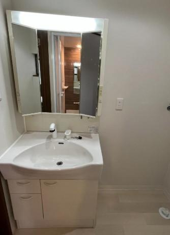 泉町2丁目　中古一戸建ての独立洗面台|シャワー付き洗面化粧台
■物件内覧・資金計画相談・住宅ローン相談、リフォーム相談、お問合せ受付中■
※当日・翌日のご内覧、ご相談はお電話でのお問合せがスムーズです！