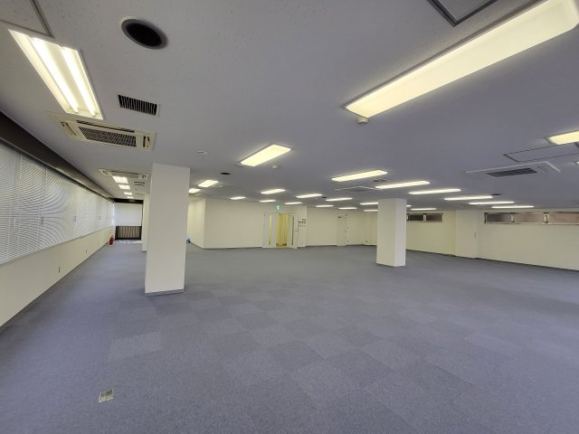 オーイズミホールディングス厚木ビルの内装