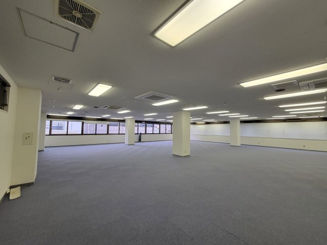 オーイズミホールディングス厚木ビルの内装