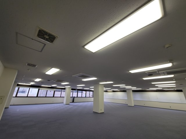 オーイズミホールディングス厚木ビルの内装