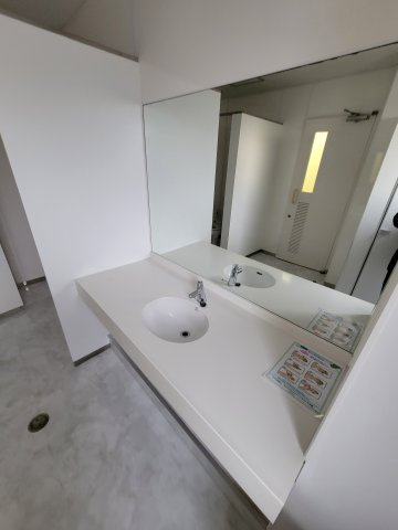 オーイズミホールディングス厚木ビルの洗面所