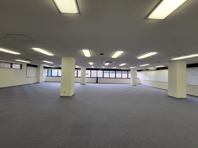 オーイズミホールディングス厚木ビルの内装